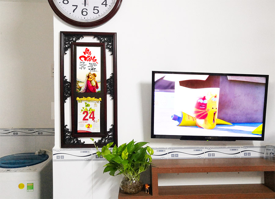 lich treo tuong bang go 12